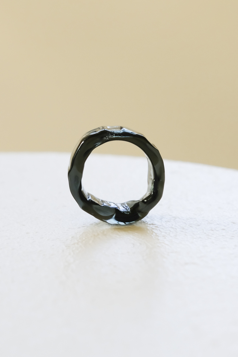 levens isis ring black