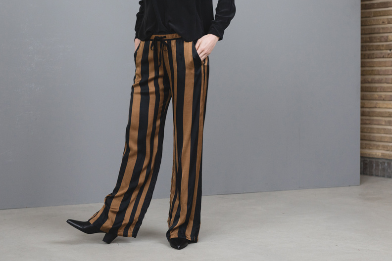 diega pompeo black stripe
