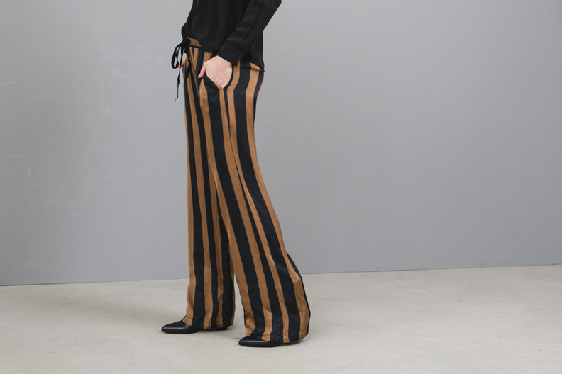 diega pompeo black stripe