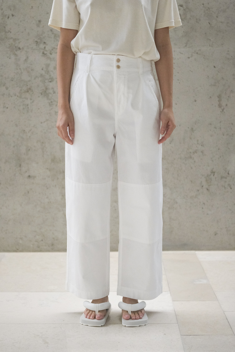 girls of dust w-field chino white