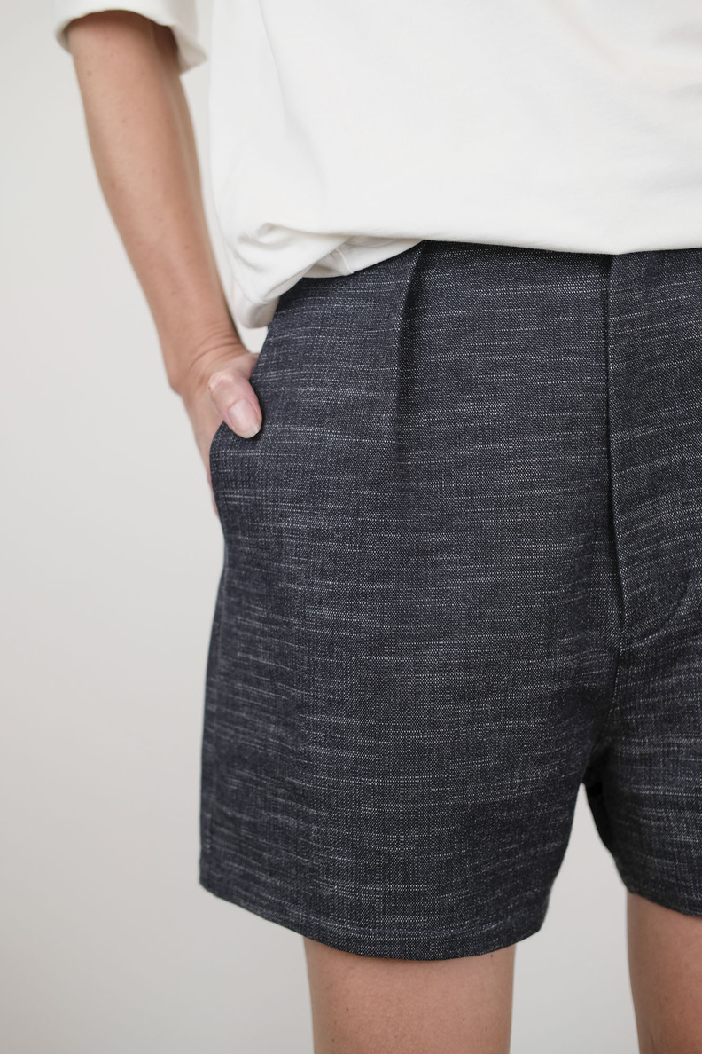 monique van heist shorty sky navy melange linen