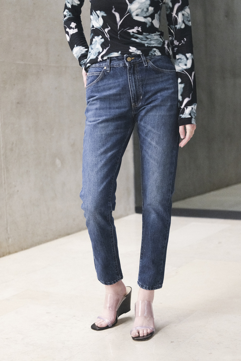adnym are 162 want blue cropped