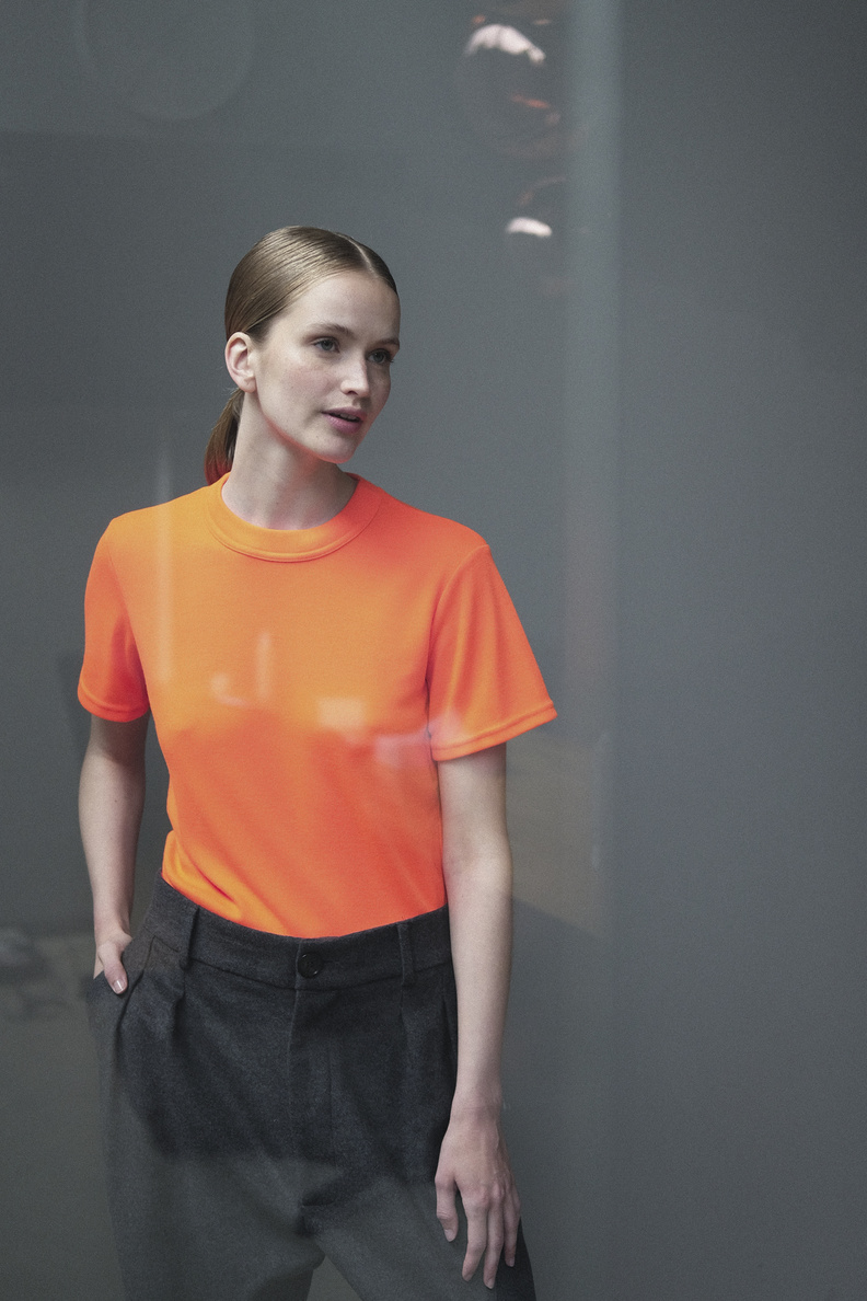 rika studios mia tee neon orange