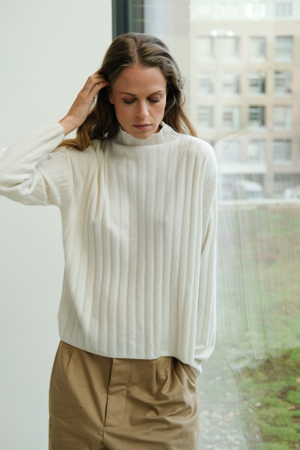 lisa yang inga sweater cream