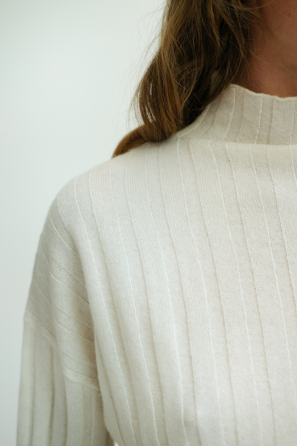 lisa yang inga sweater cream