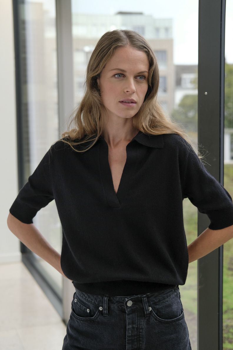 lisa yang carina sweater black