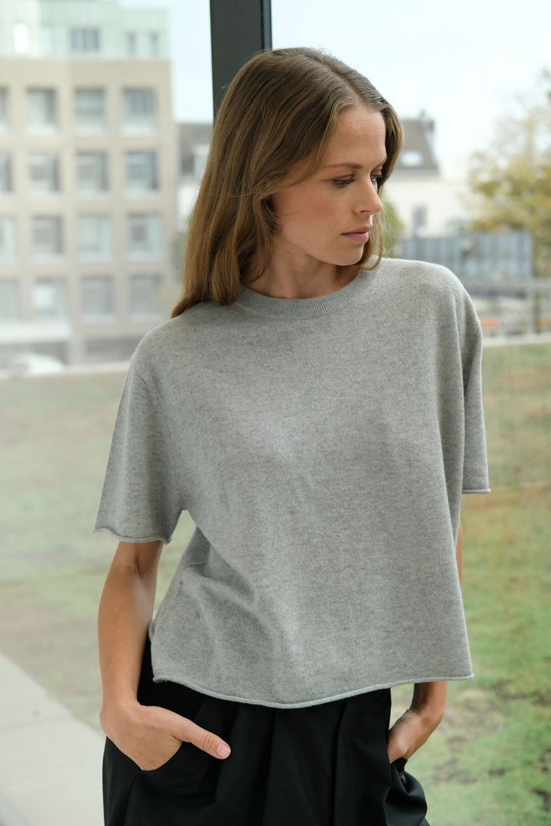 lisa yang cila t-shirt dove grey