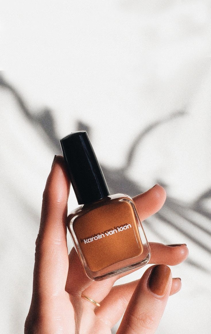 karolin van loon nail polish 10 tulipe rouge