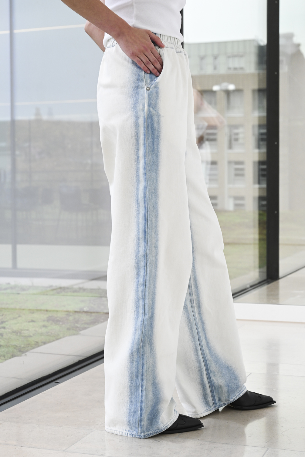 façon jacmin polly pants blue side strip on white