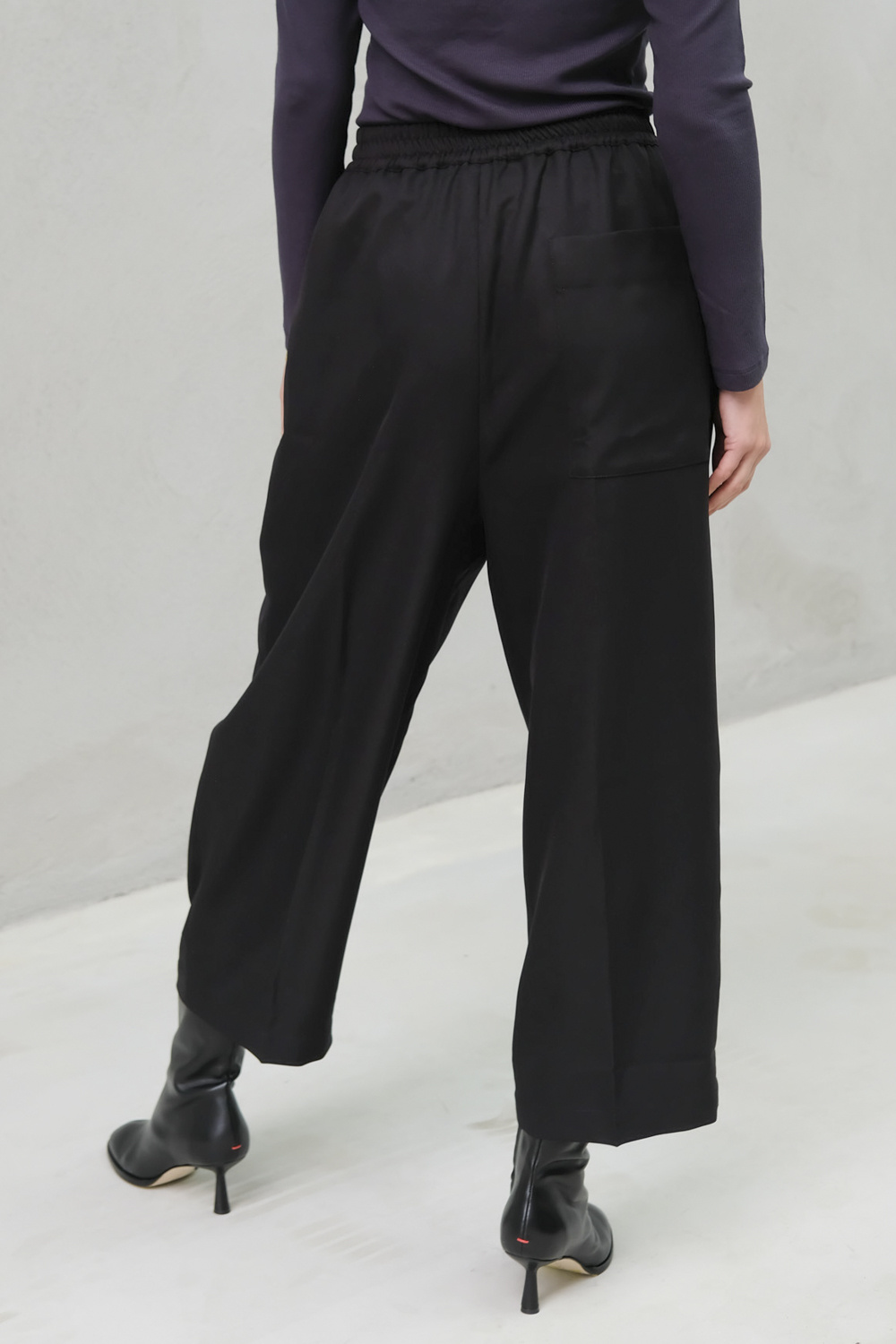 âme kick pants black