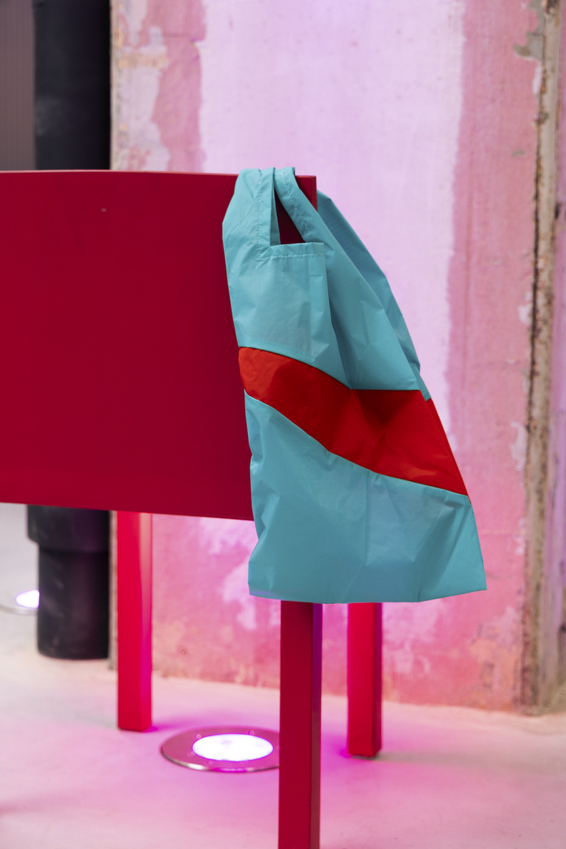 susan bijl shopping bag drive red alert medium