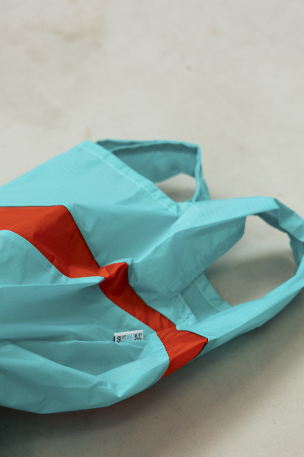 susan bijl shopping bag drive red alert medium