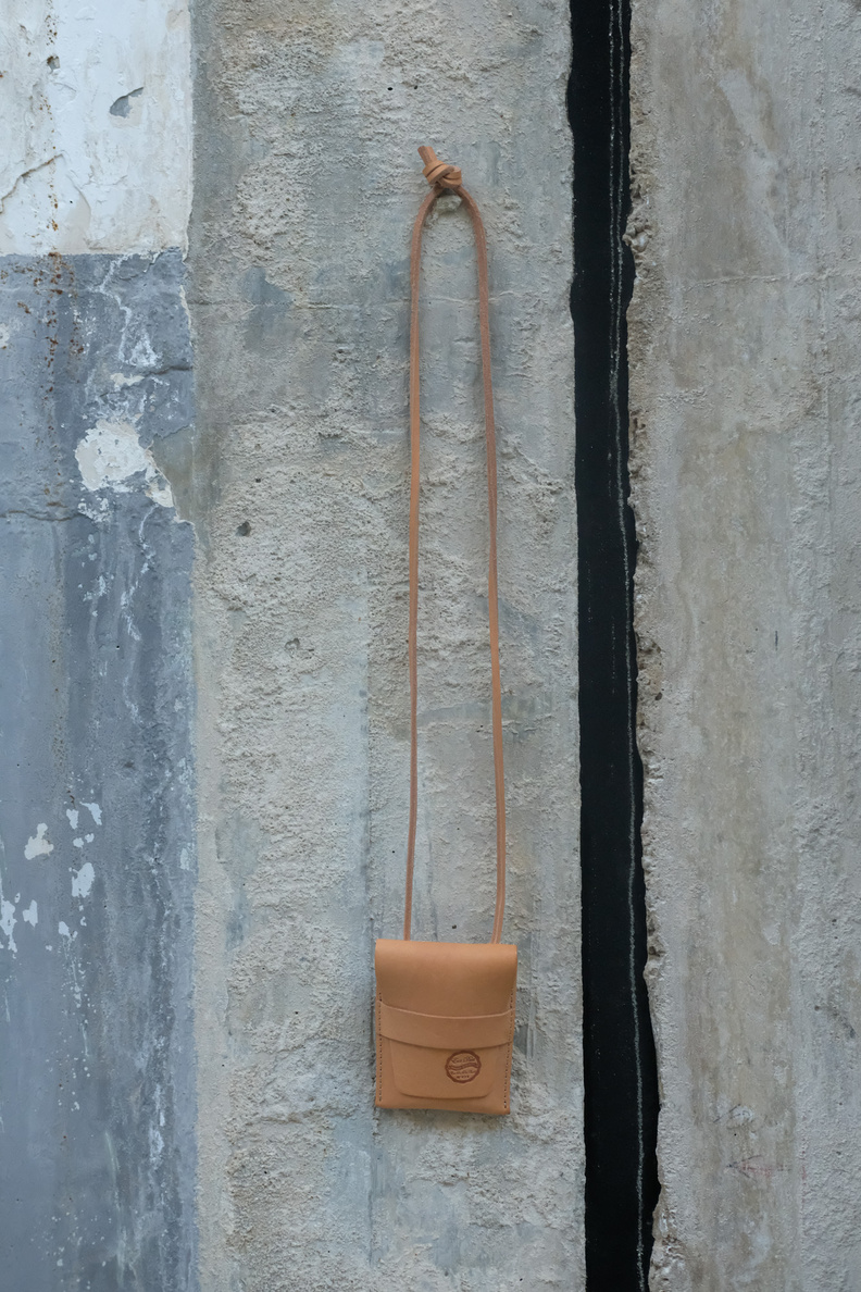 girls of dust chopper pouch natural