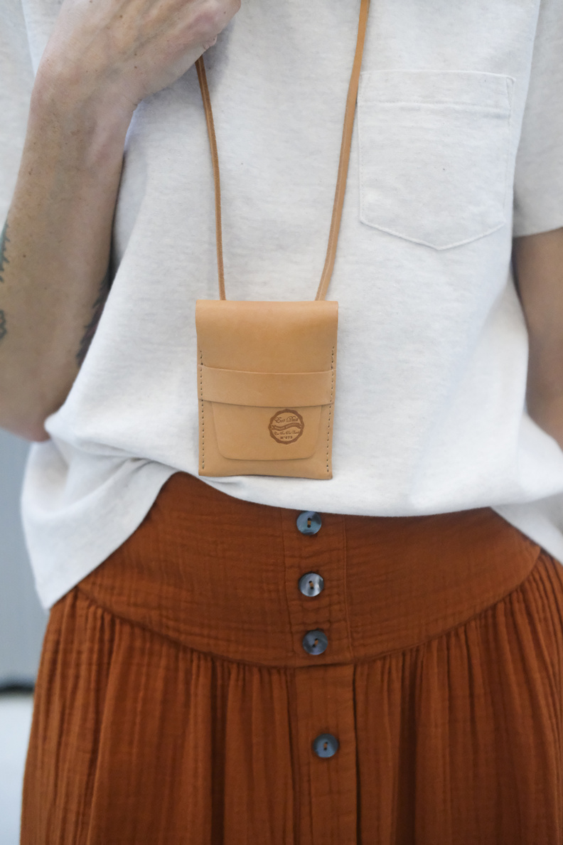 girls of dust chopper pouch natural