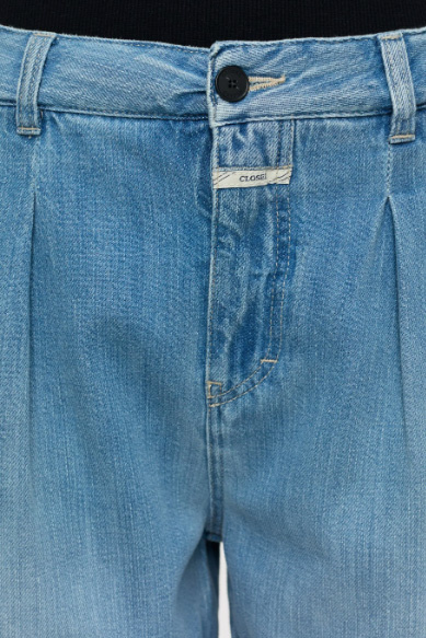 closed ruthy light blue