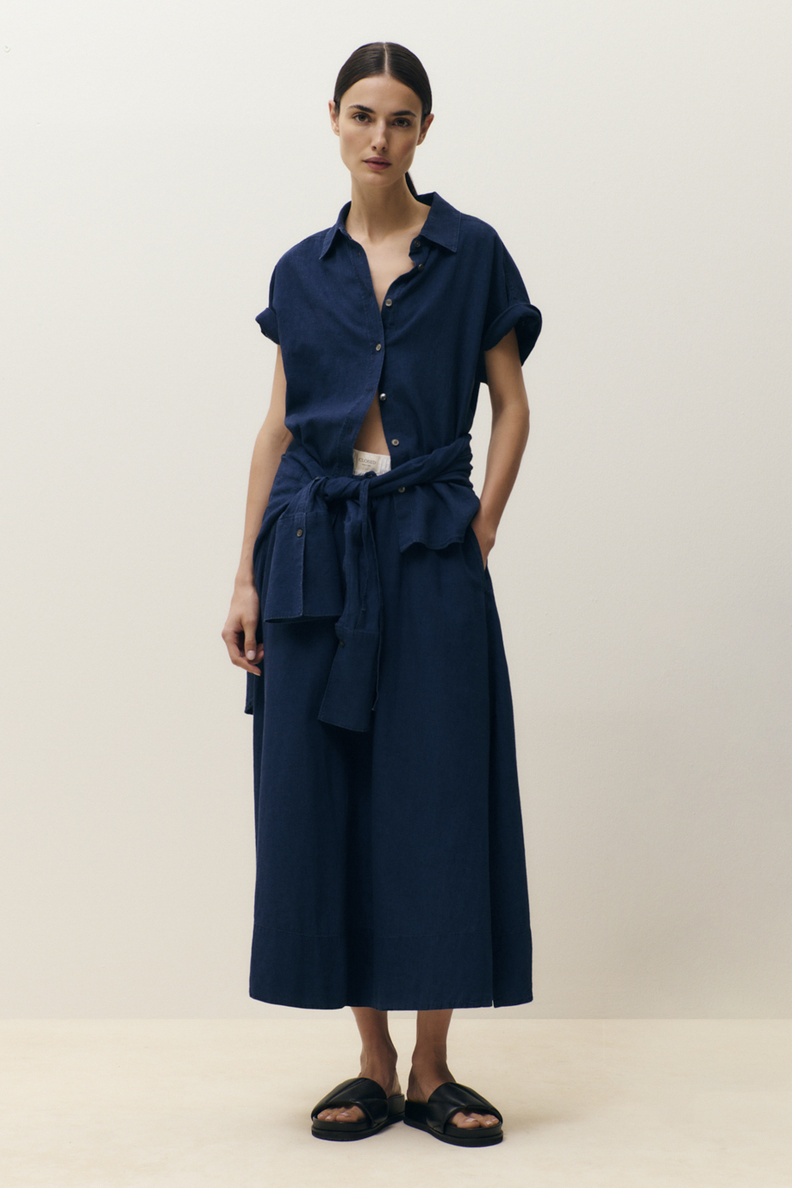 closed sleeveless shirt dark blue