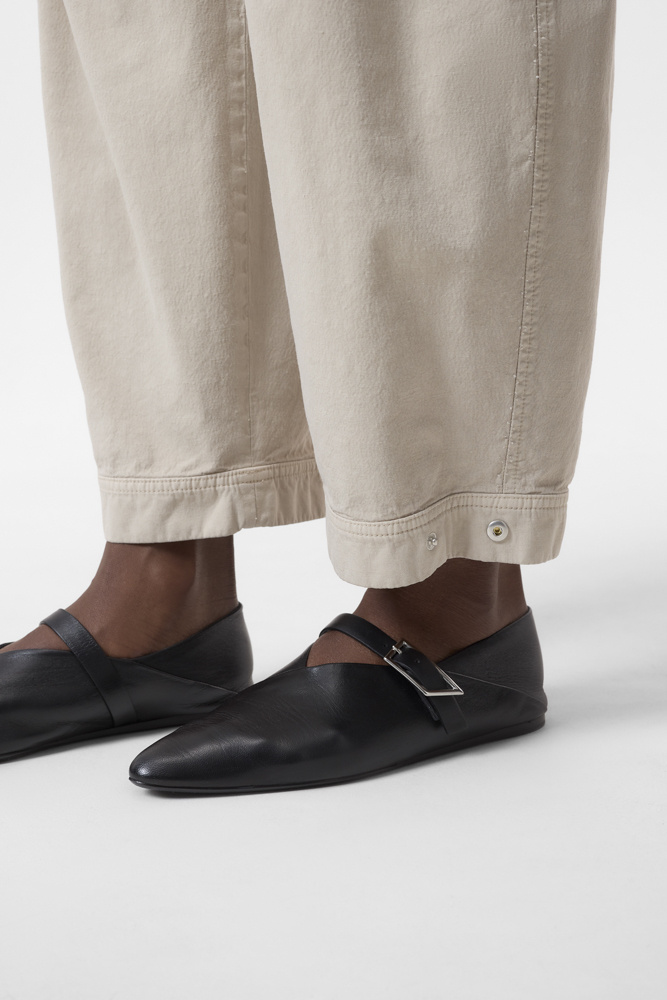 closed rhannon soft beige