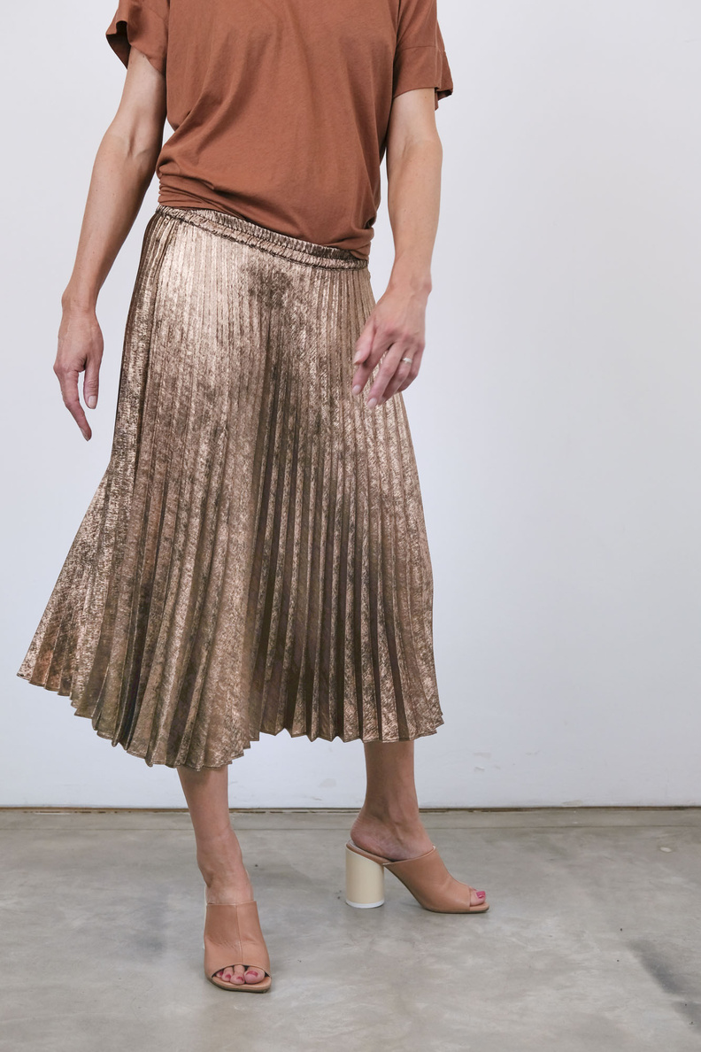xirena queen pleated skirt bronze